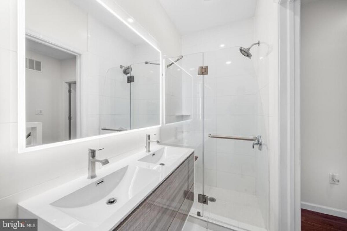 Picture of Home For Sale in Philadelphia, Pennsylvania, United States