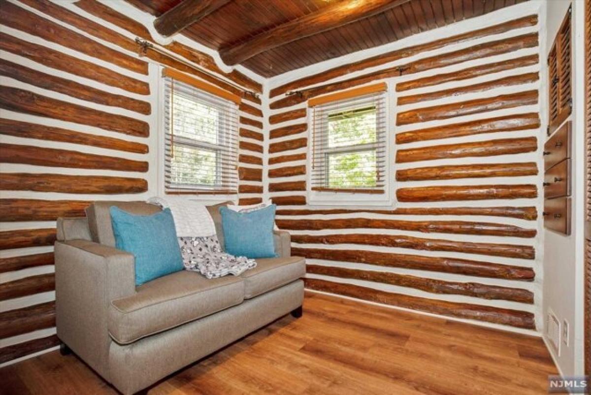 Picture of Home For Sale in Wayne, New Jersey, United States