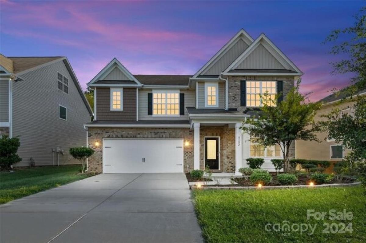 Picture of Home For Sale in Charlotte, North Carolina, United States