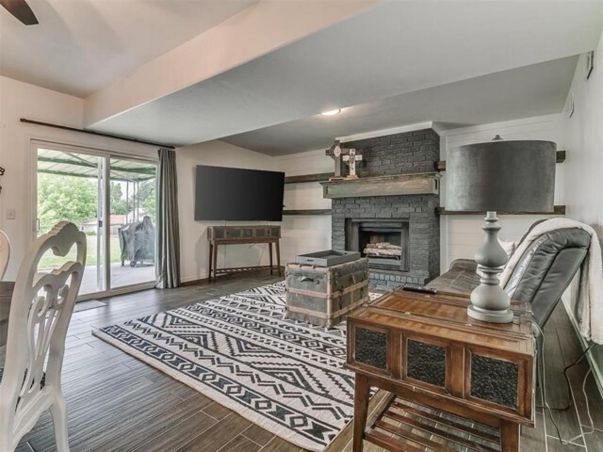 Picture of Home For Sale in Guthrie, Oklahoma, United States