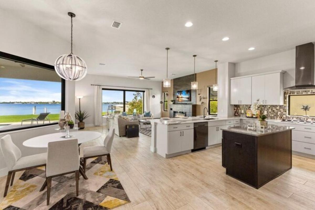 Picture of Home For Sale in Bradenton, Florida, United States