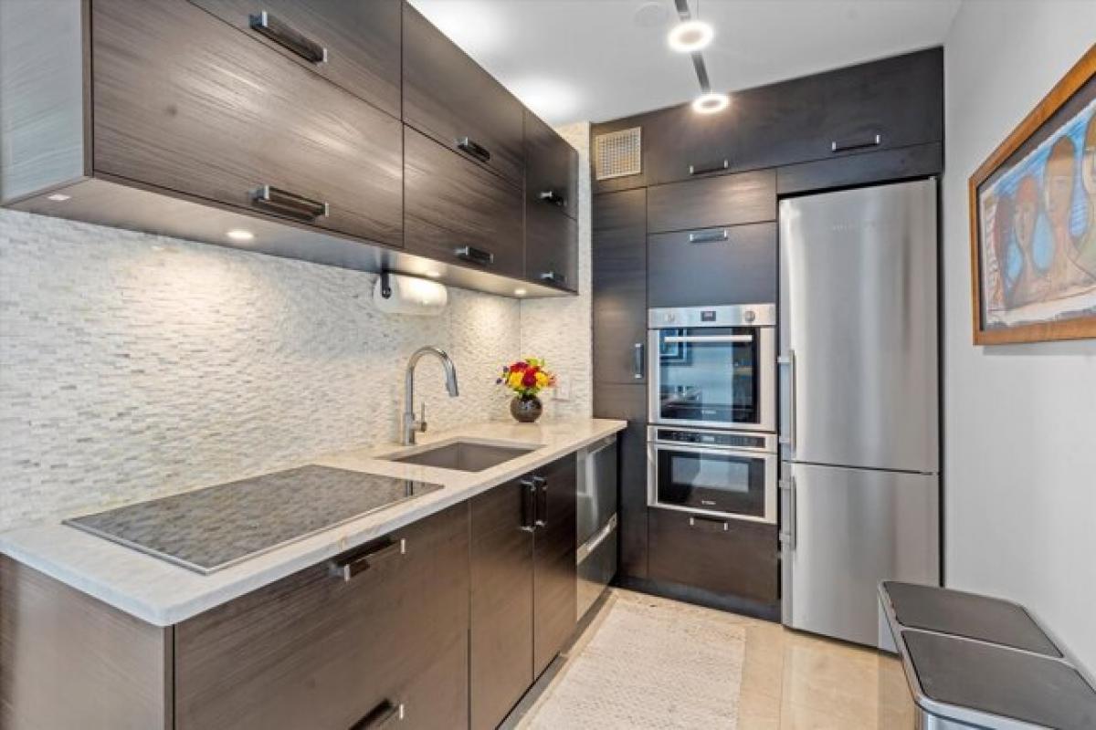 Picture of Home For Sale in Chicago, Illinois, United States