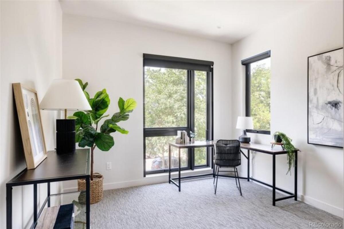 Picture of Home For Sale in Denver, Colorado, United States