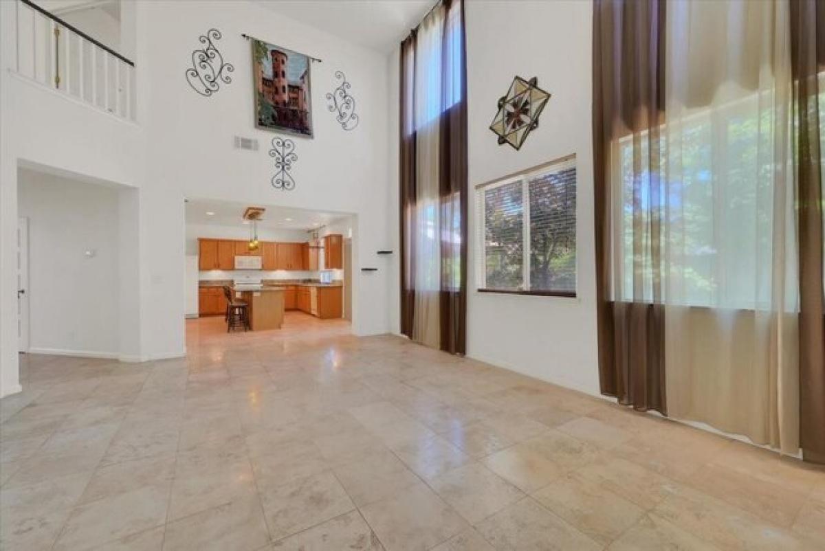 Picture of Home For Sale in Yuba City, California, United States