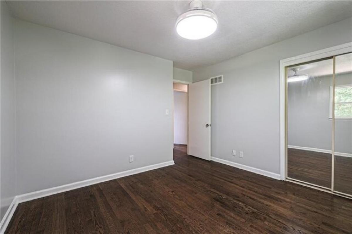 Picture of Home For Sale in Overland Park, Kansas, United States