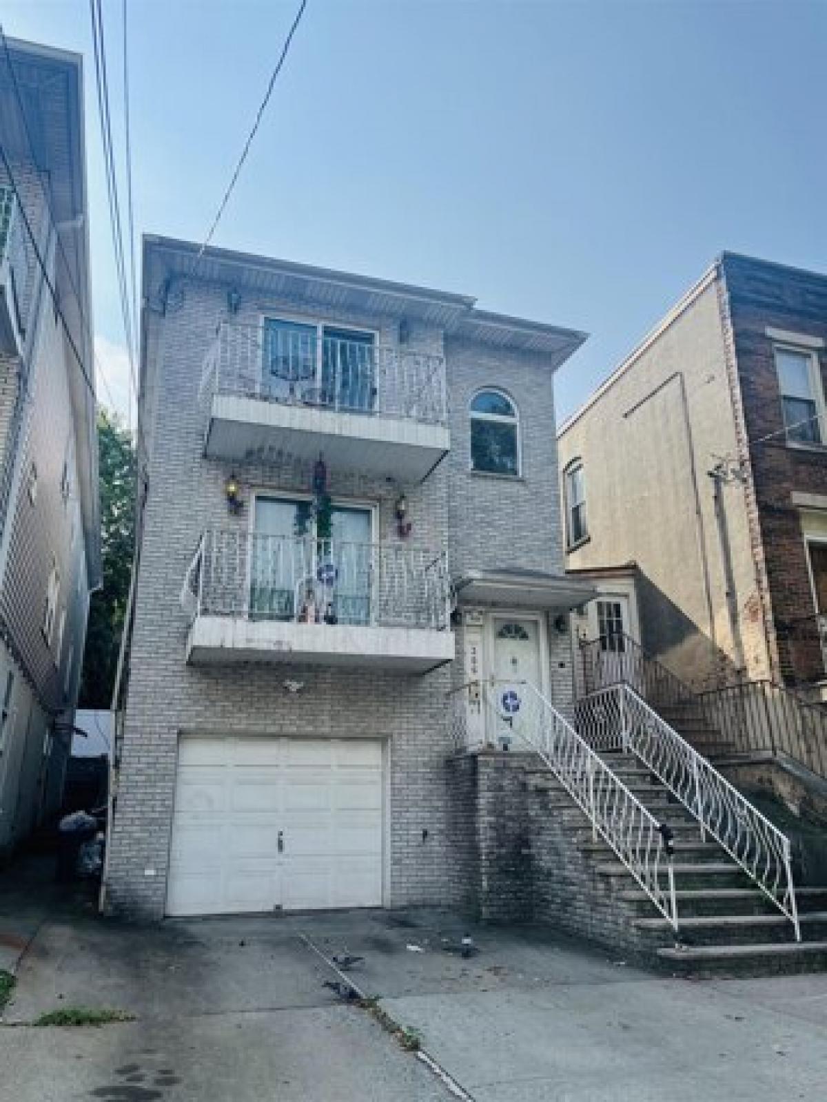 Picture of Home For Sale in Jersey City, New Jersey, United States