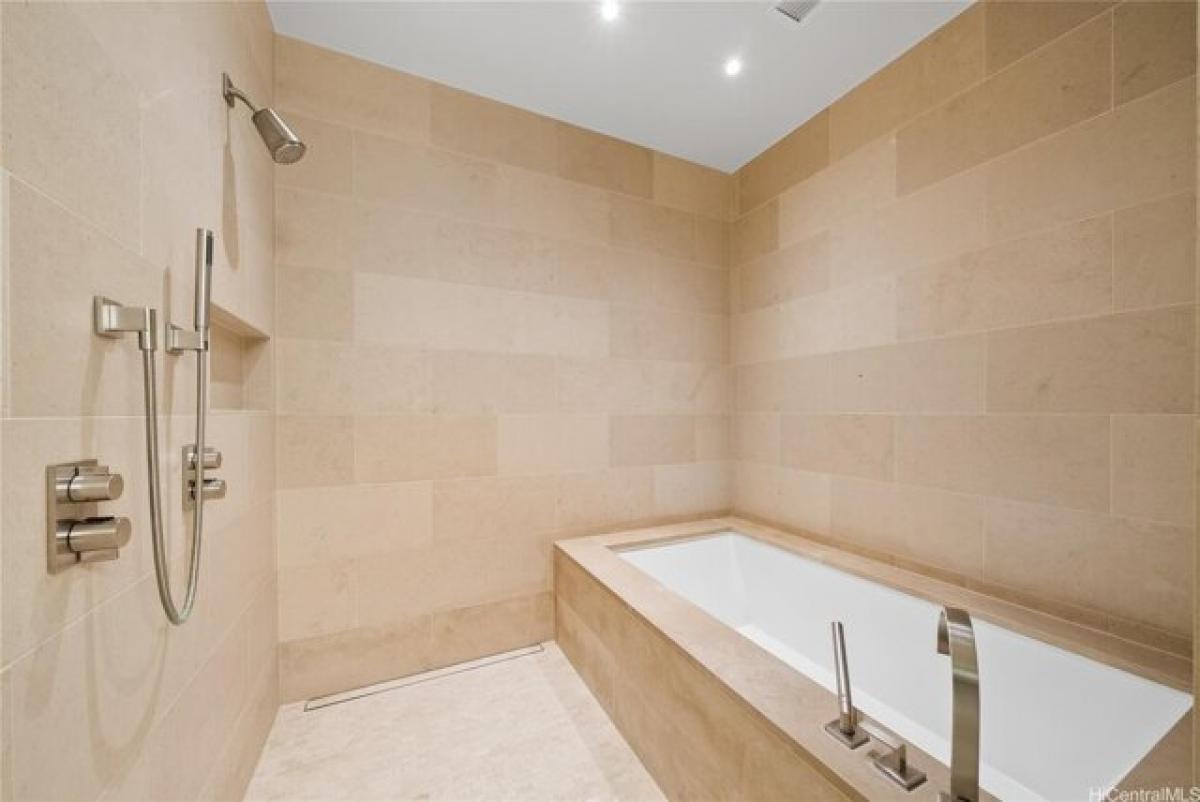 Picture of Home For Sale in Honolulu, Hawaii, United States