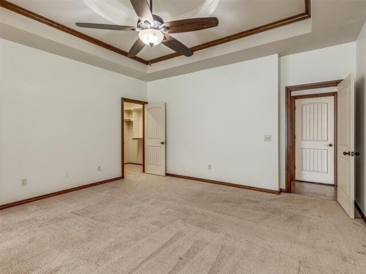 Picture of Home For Sale in Moore, Oklahoma, United States