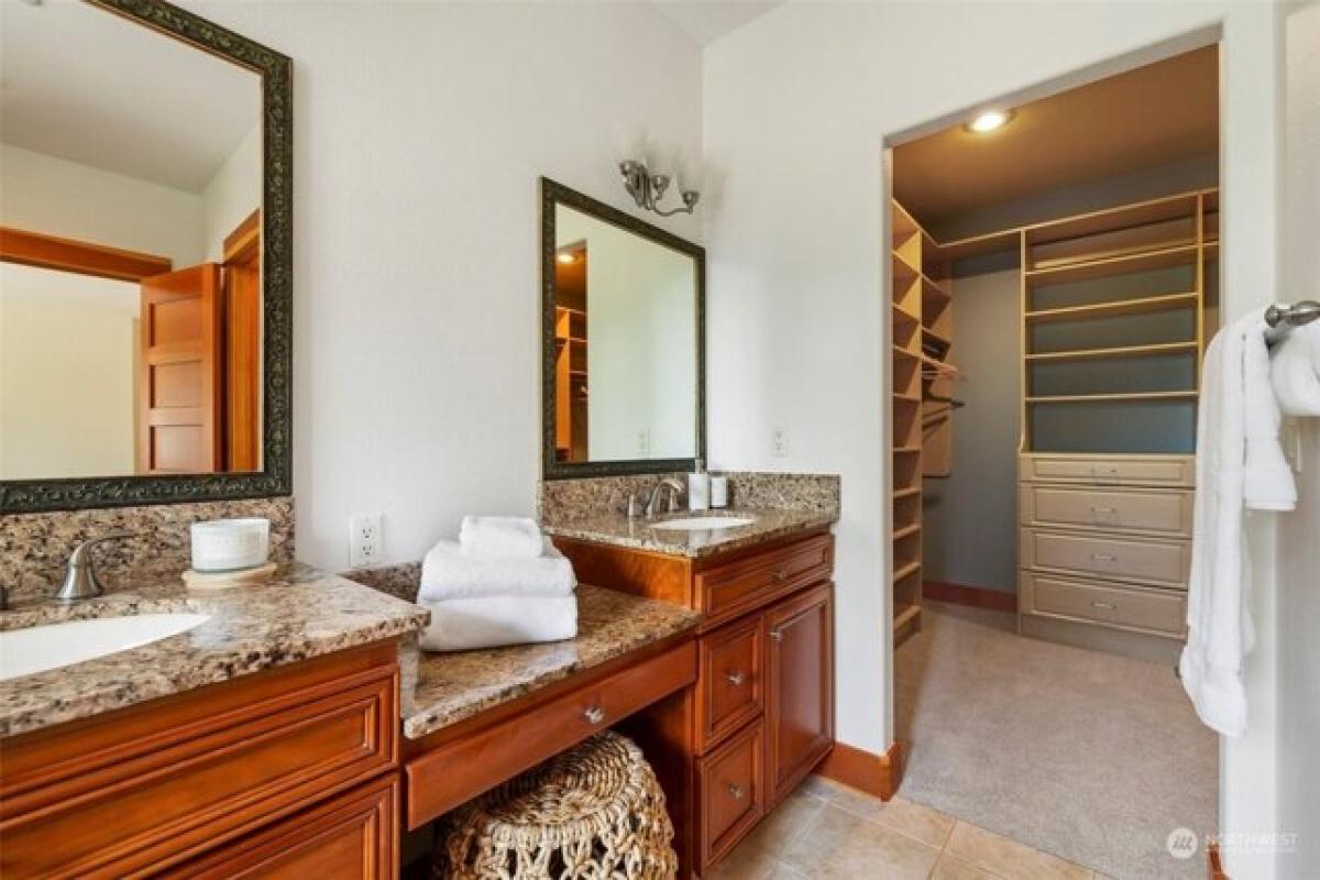 Picture of Home For Sale in Gig Harbor, Washington, United States