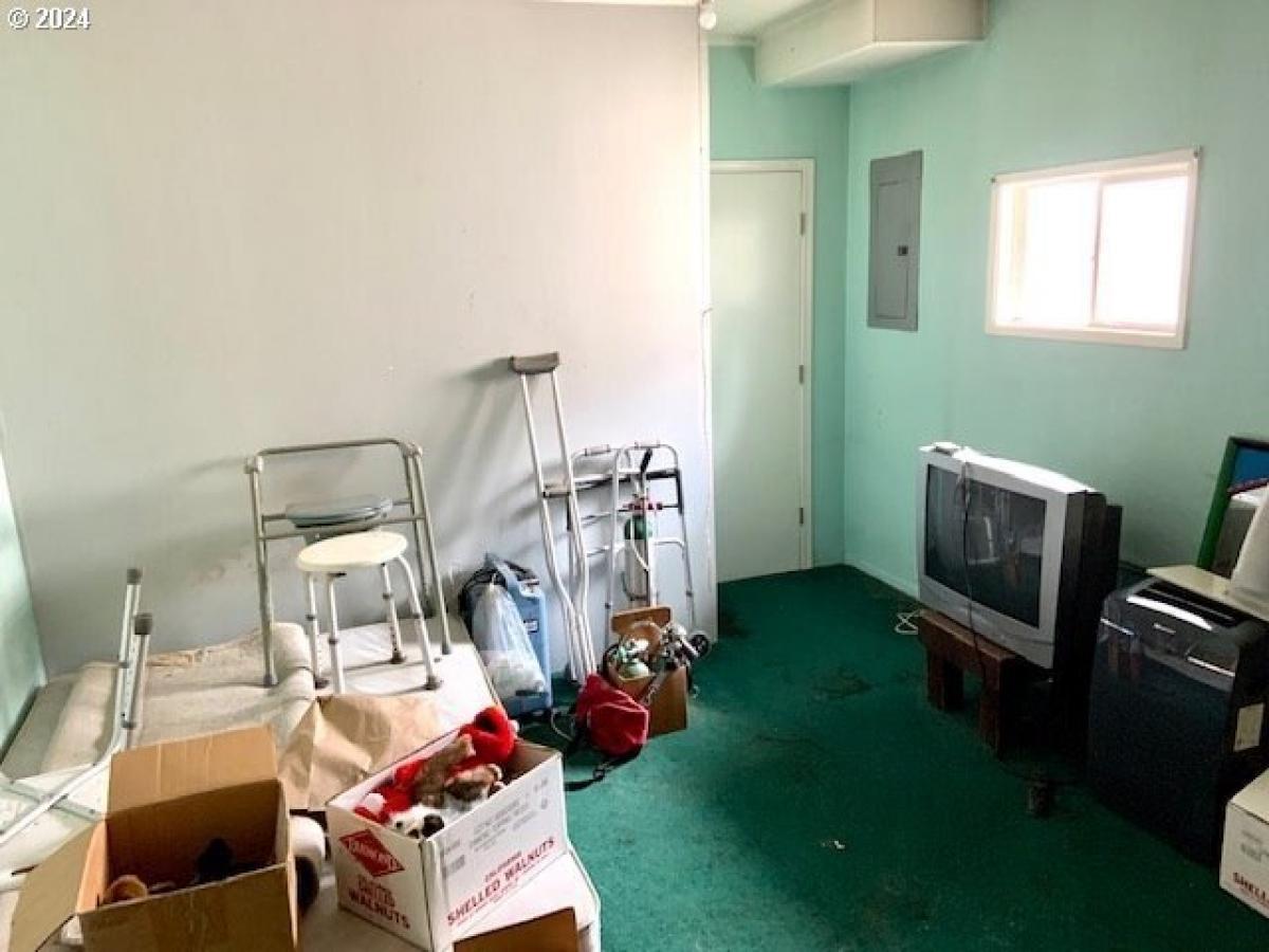 Picture of Home For Sale in Newberg, Oregon, United States