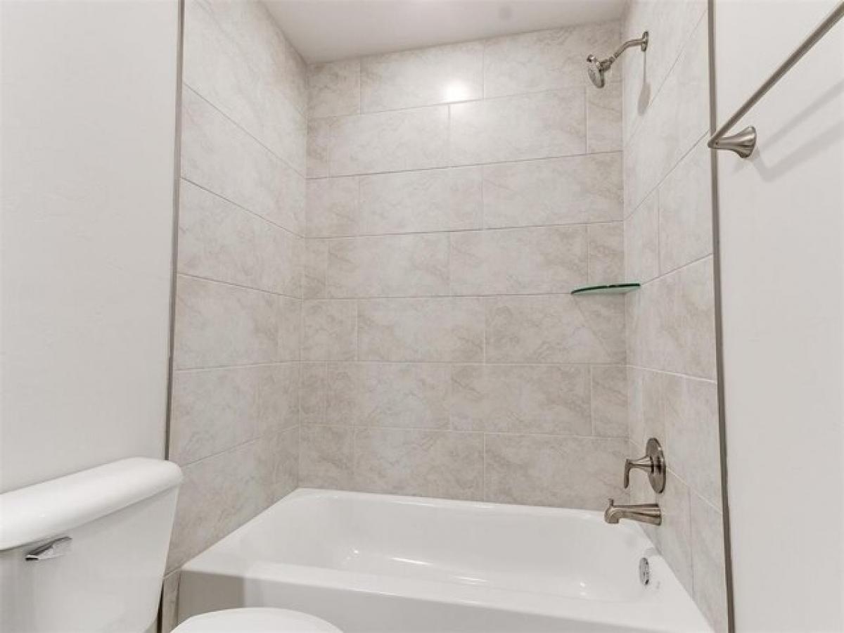 Picture of Home For Sale in Newcastle, Oklahoma, United States