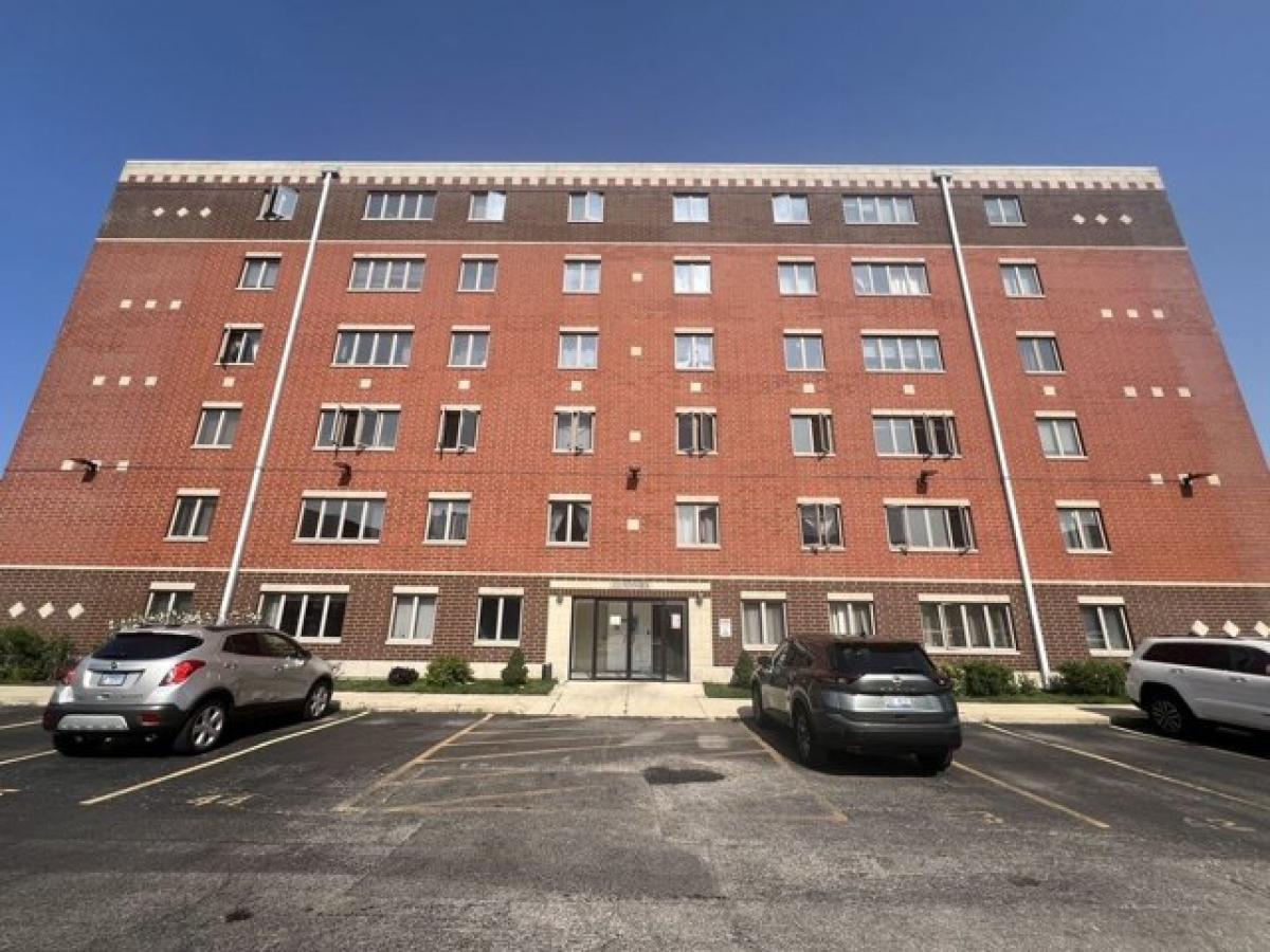 Picture of Home For Sale in Chicago, Illinois, United States