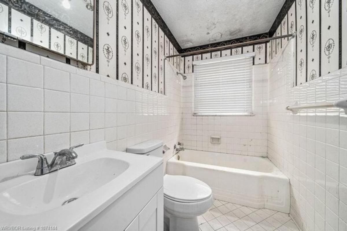 Picture of Home For Sale in Fort Smith, Arkansas, United States