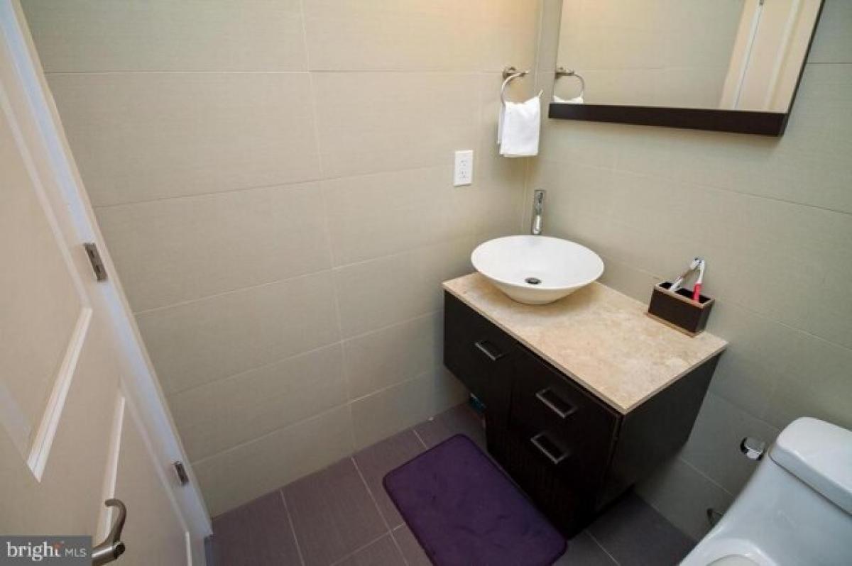 Picture of Home For Sale in Philadelphia, Pennsylvania, United States