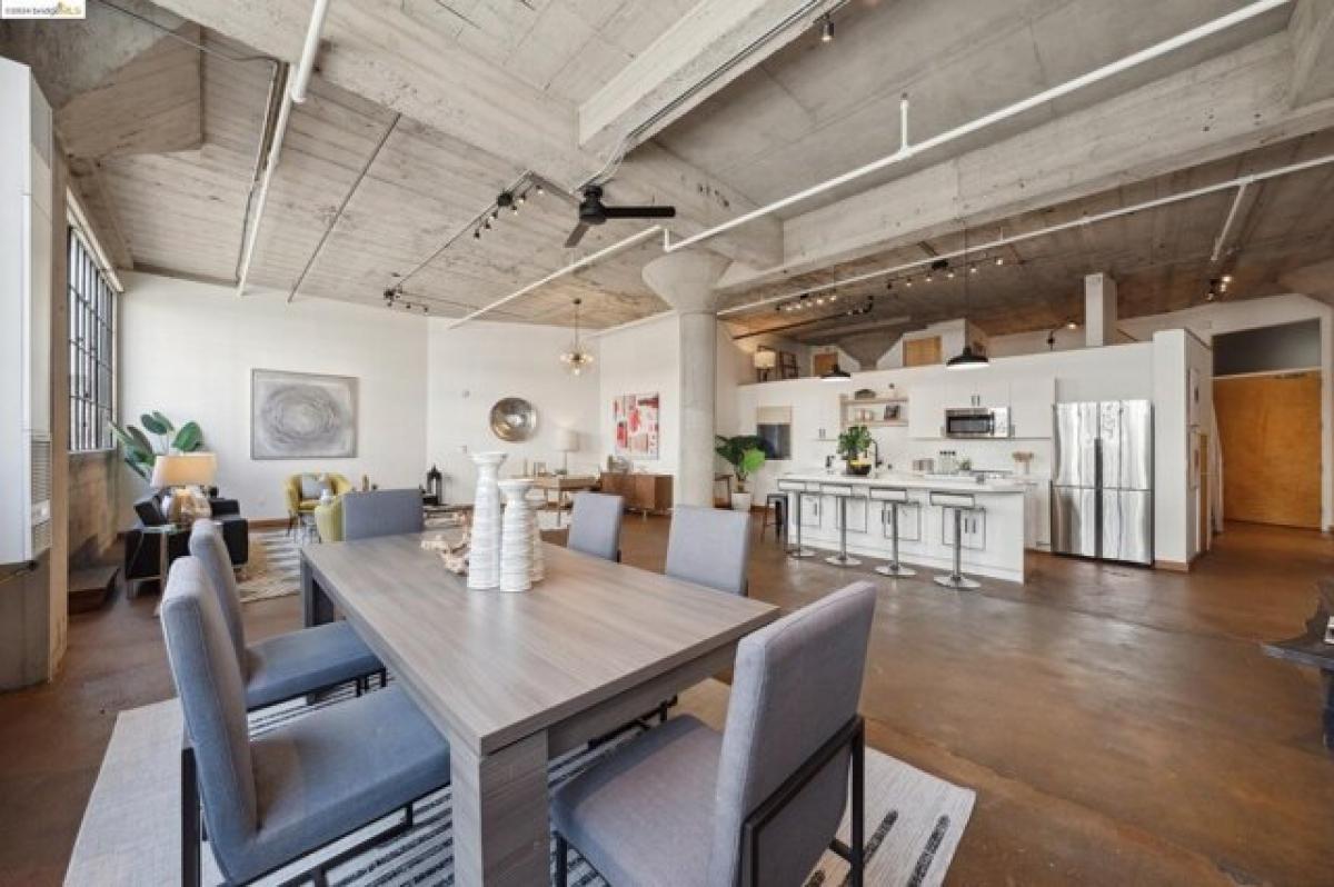 Picture of Home For Sale in Oakland, California, United States