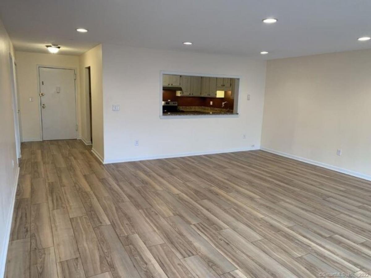 Picture of Home For Sale in Stratford, Connecticut, United States