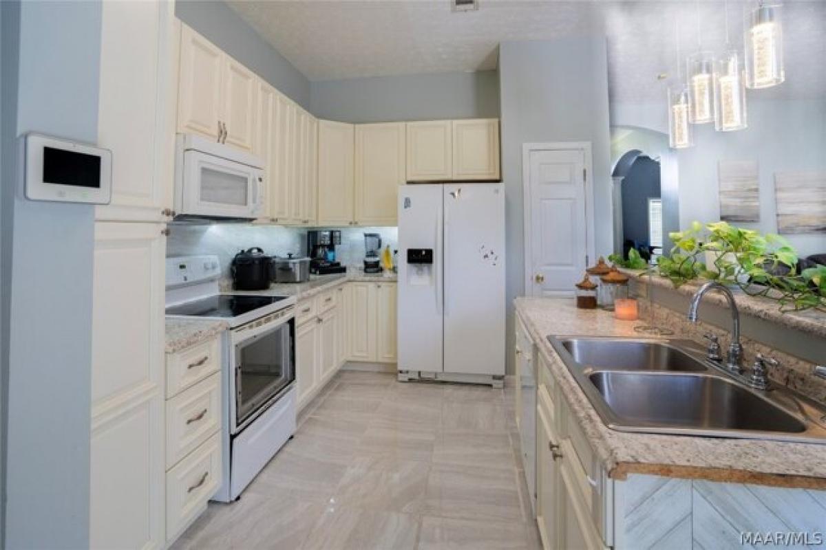 Picture of Home For Sale in Montgomery, Alabama, United States