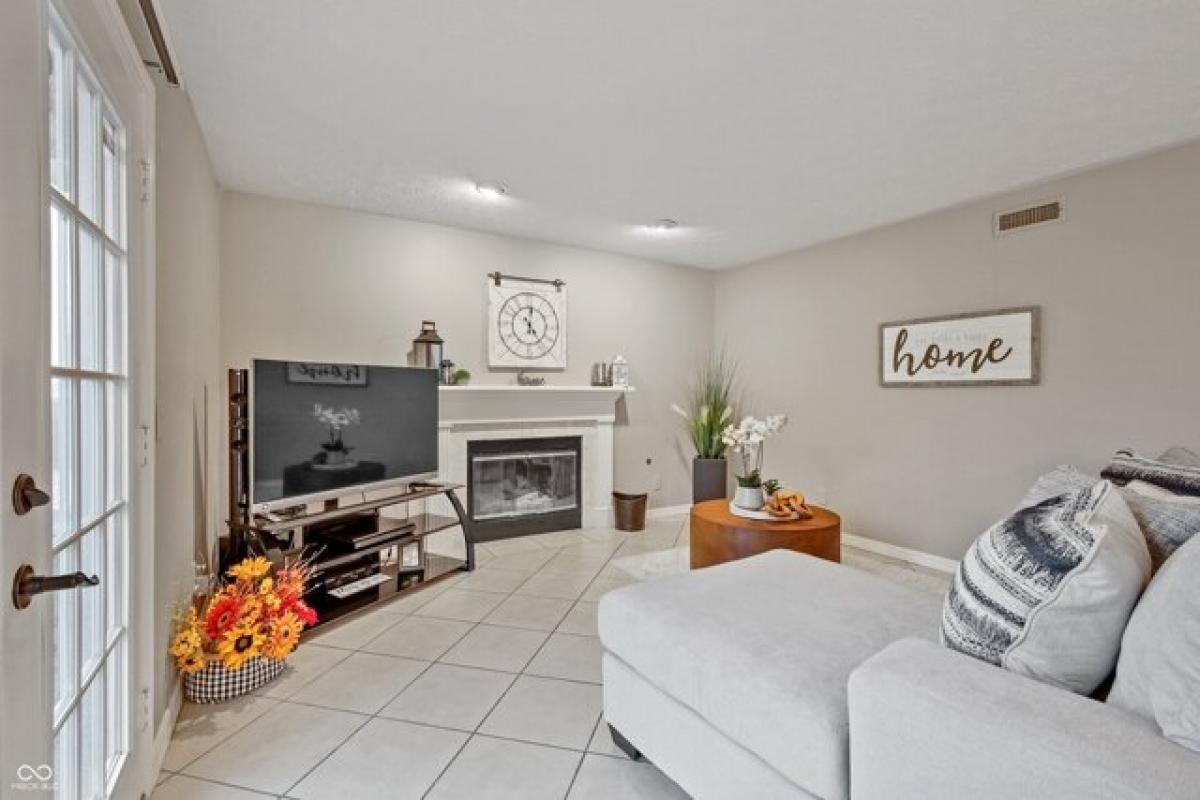 Picture of Home For Sale in Greenwood, Indiana, United States