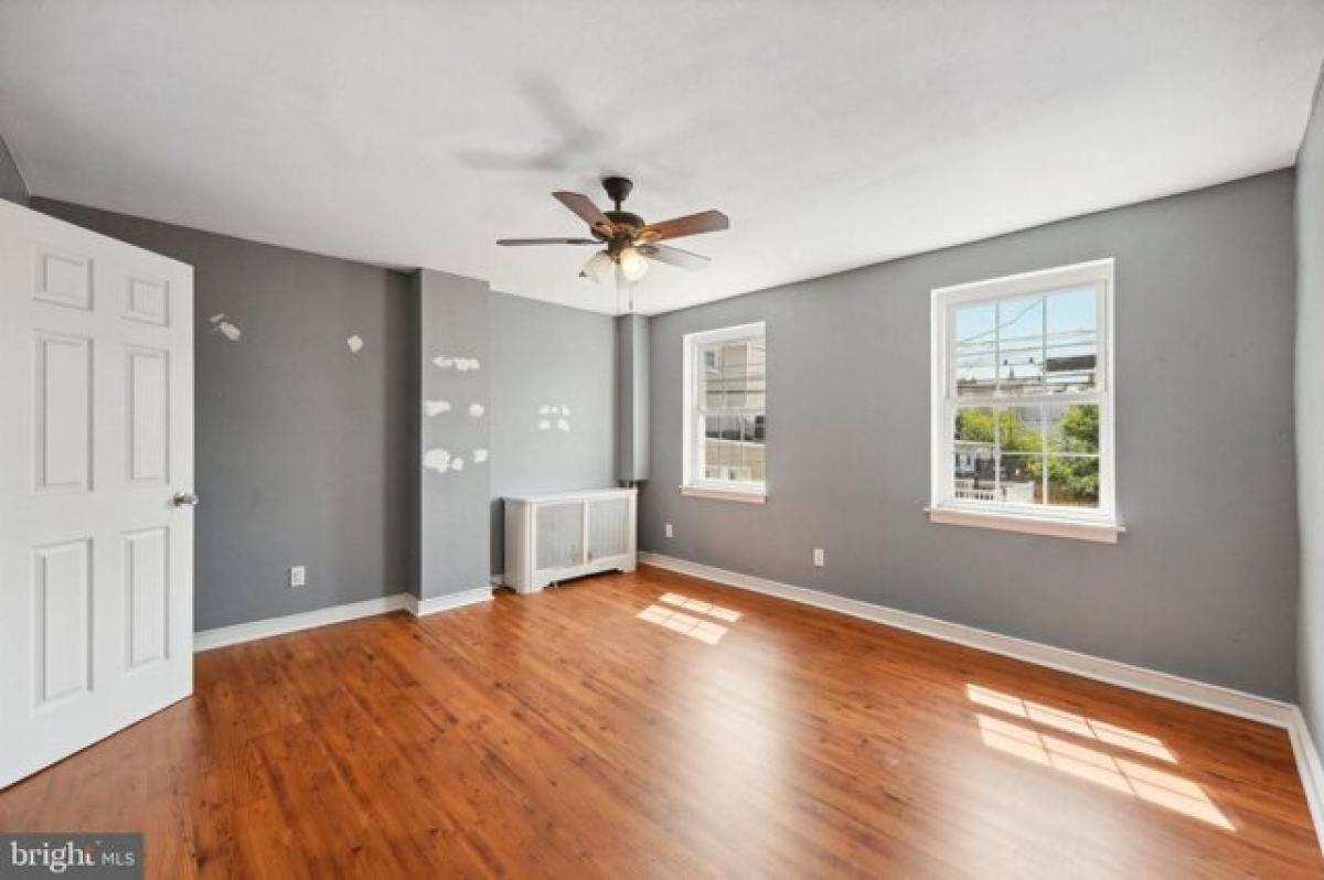 Picture of Home For Sale in Philadelphia, Pennsylvania, United States