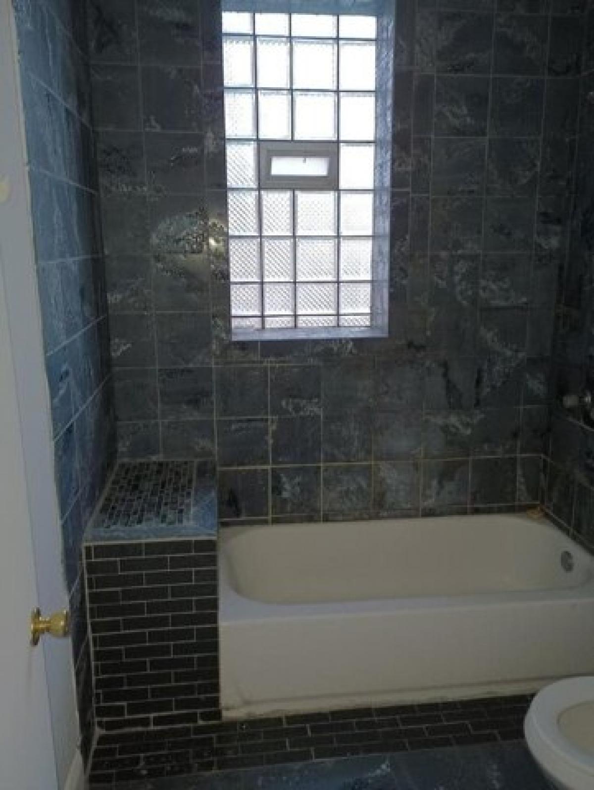 Picture of Home For Sale in Chicago, Illinois, United States