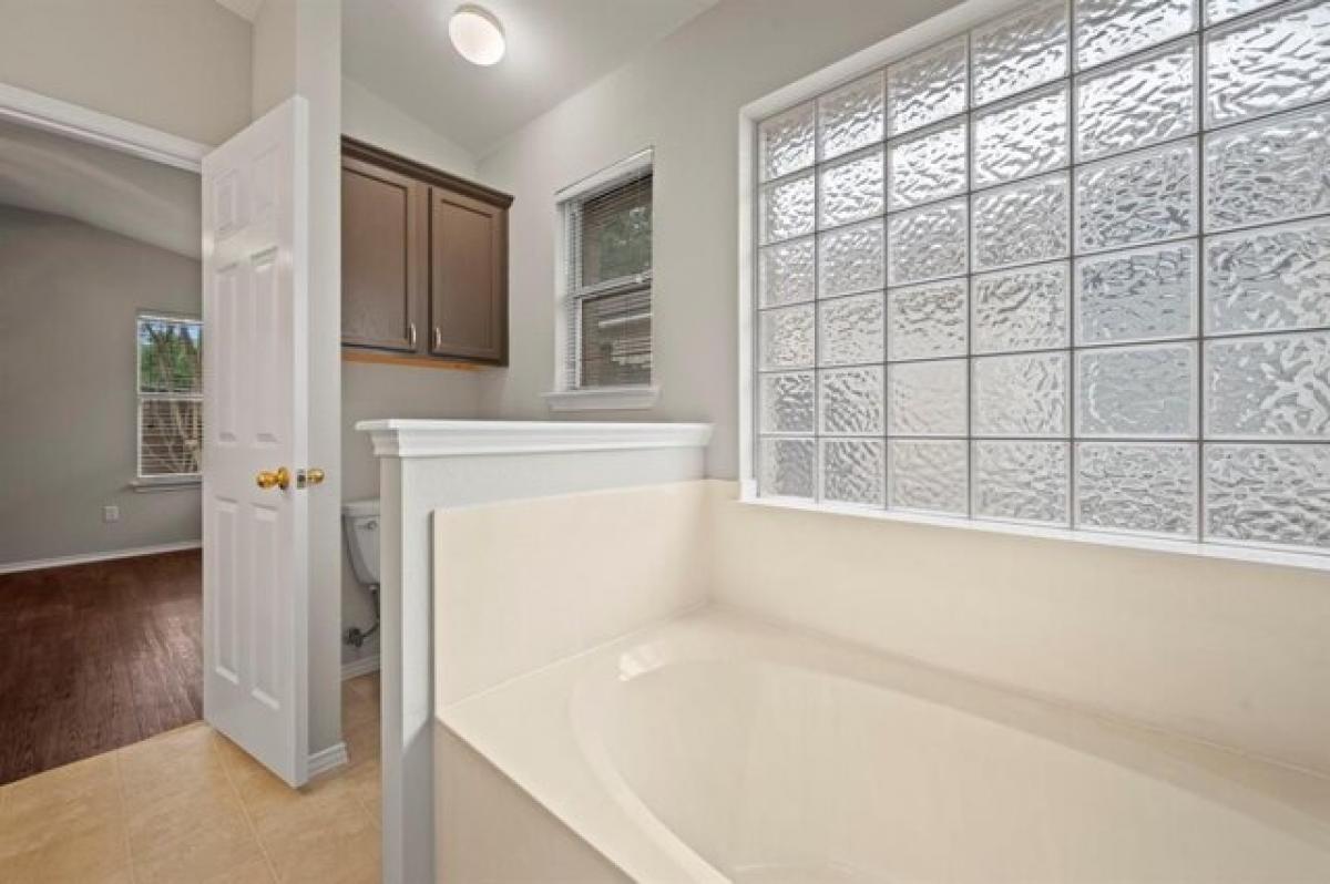 Picture of Home For Sale in Cedar Park, Texas, United States