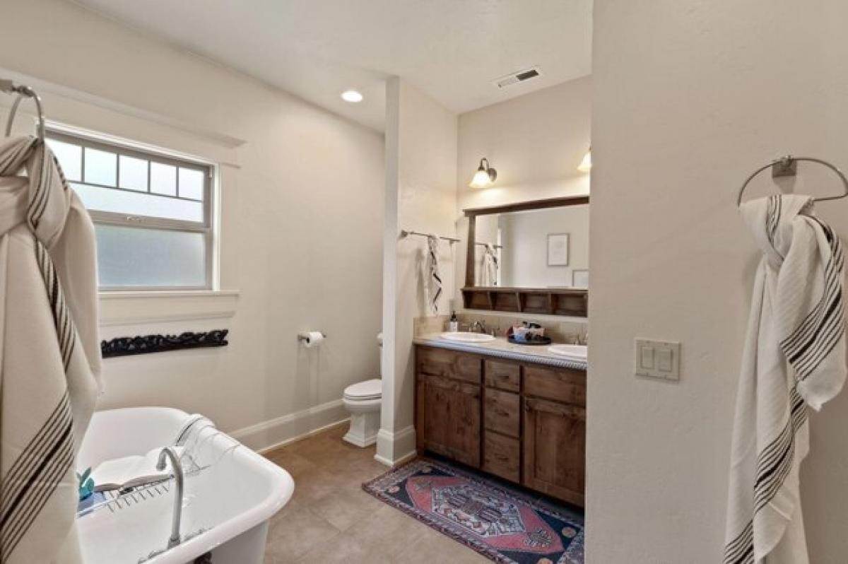 Picture of Home For Sale in Grants Pass, Oregon, United States