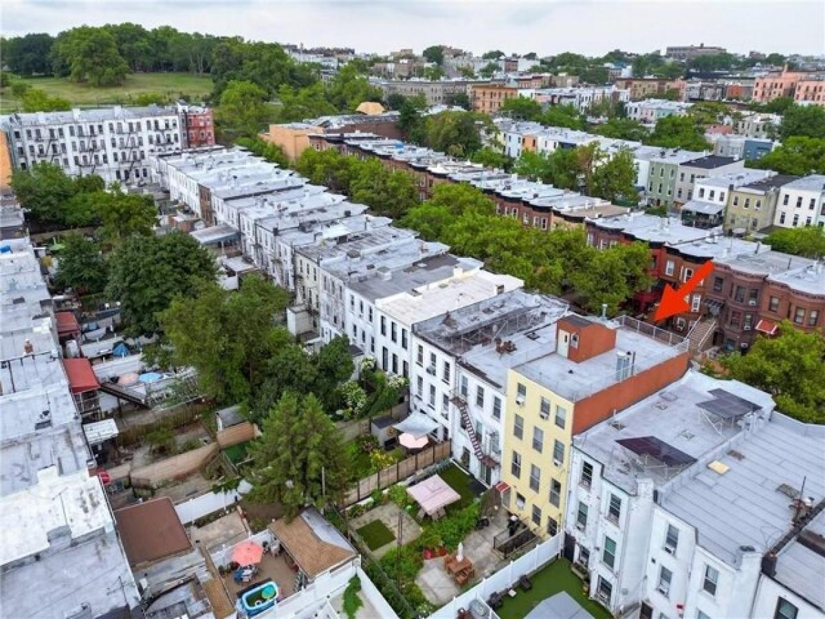 Picture of Home For Sale in Brooklyn, New York, United States