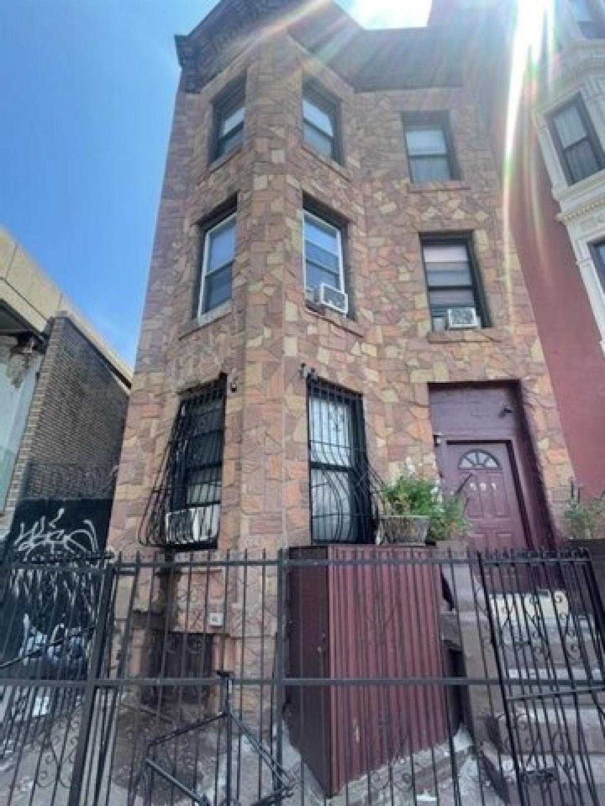Picture of Home For Sale in Brooklyn, New York, United States