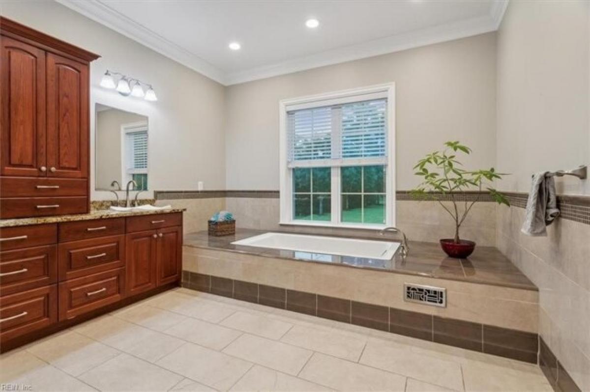 Picture of Home For Sale in Chesapeake, Virginia, United States