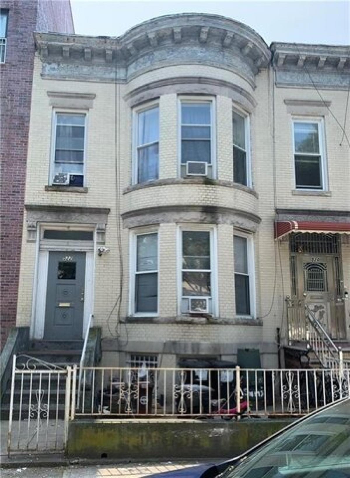 Picture of Home For Sale in Brooklyn, New York, United States