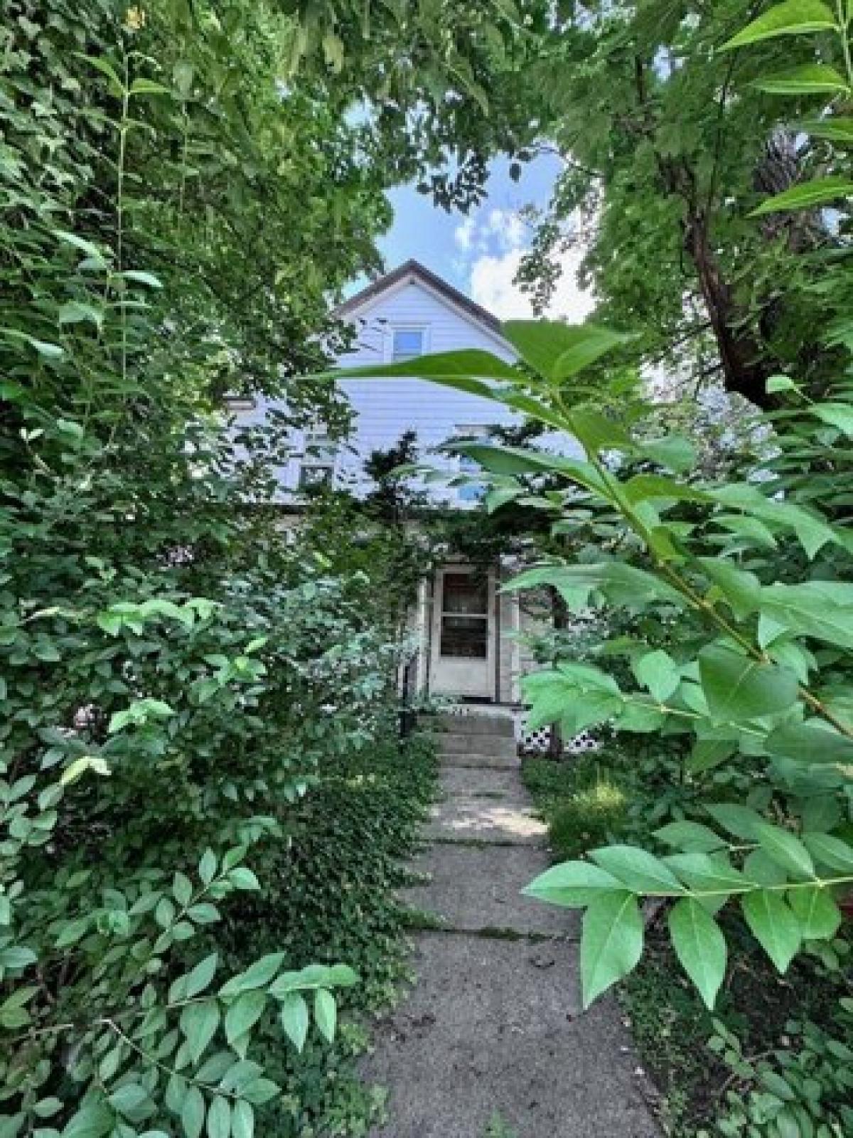 Picture of Home For Sale in Newton, Massachusetts, United States