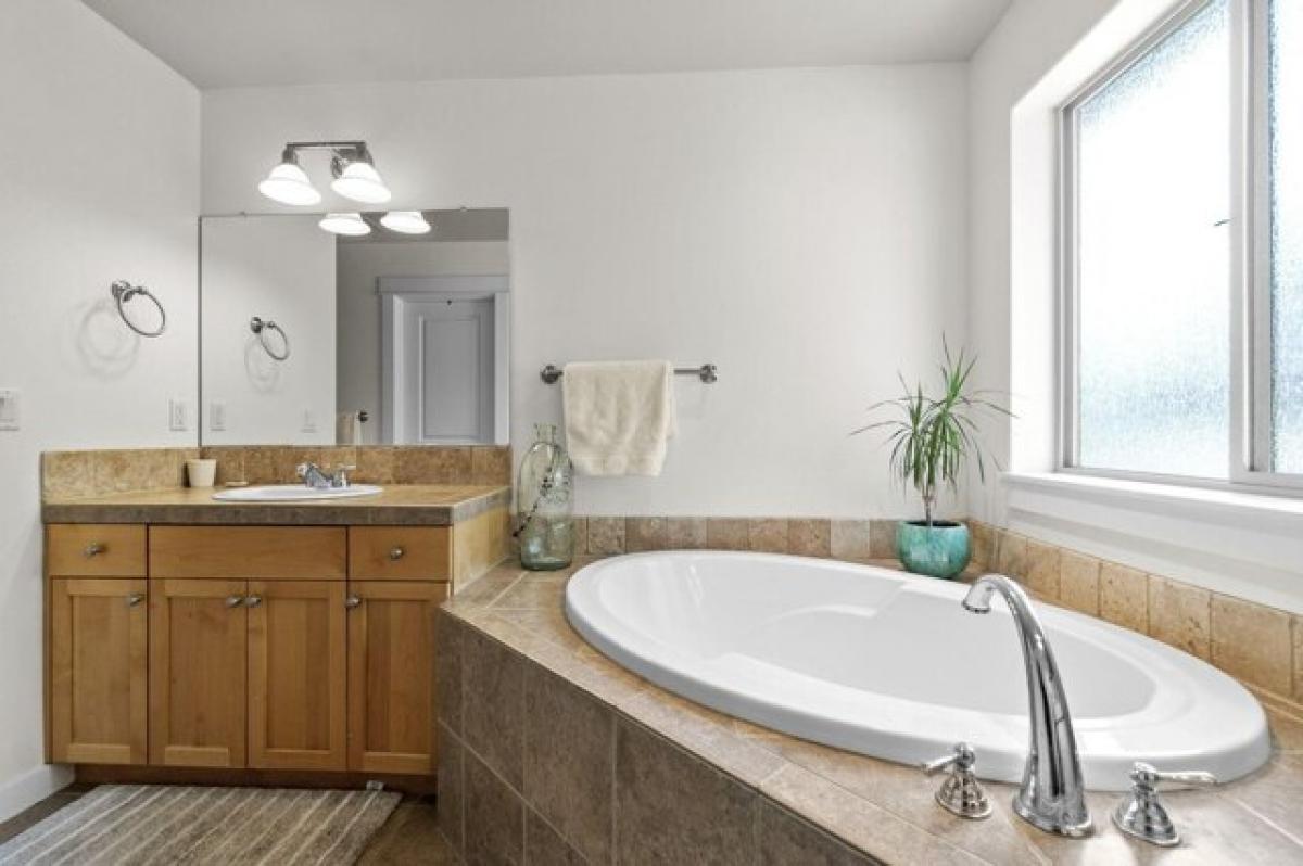 Picture of Home For Sale in Bend, Oregon, United States