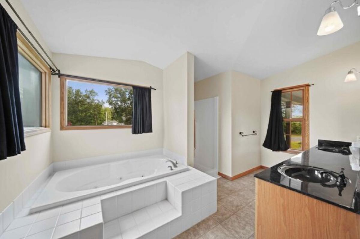 Picture of Home For Sale in Jackson, Michigan, United States