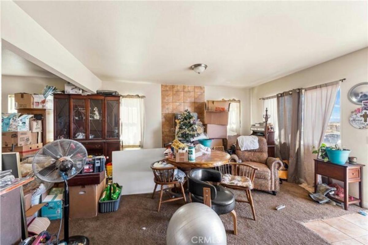 Picture of Home For Sale in Palmdale, California, United States