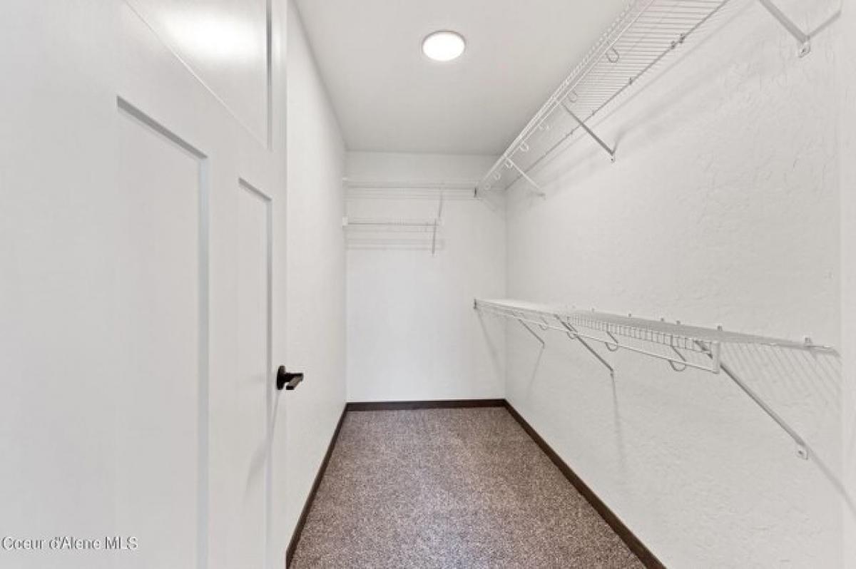 Picture of Home For Sale in Sandpoint, Idaho, United States