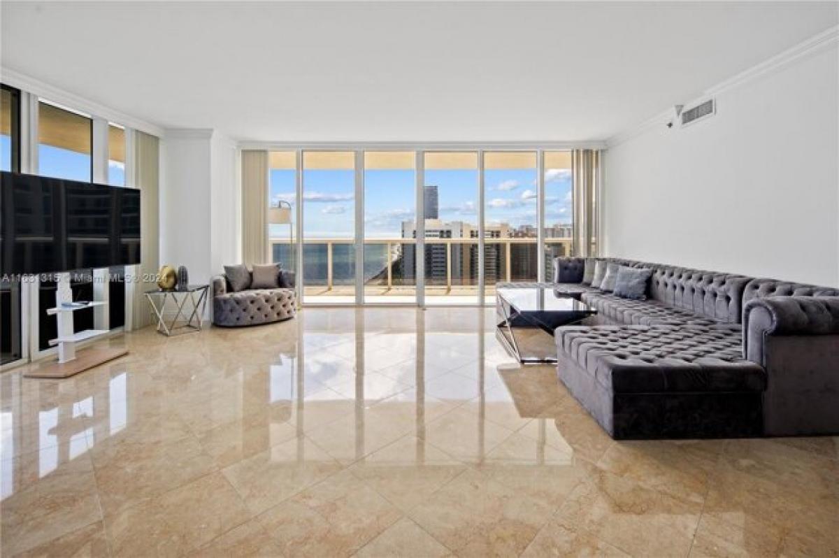 Picture of Home For Sale in Hallandale Beach, Florida, United States