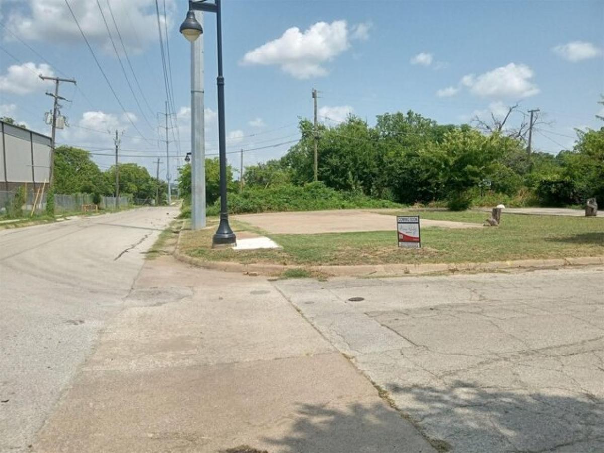 Picture of Residential Land For Sale in Fort Worth, Texas, United States