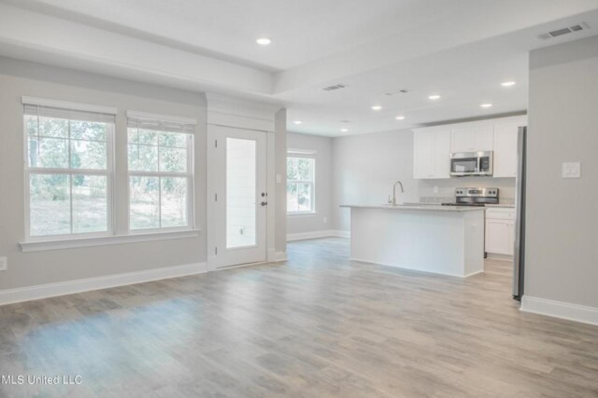 Picture of Home For Sale in Ocean Springs, Mississippi, United States