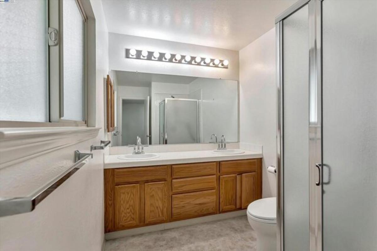 Picture of Home For Sale in Walnut Creek, California, United States