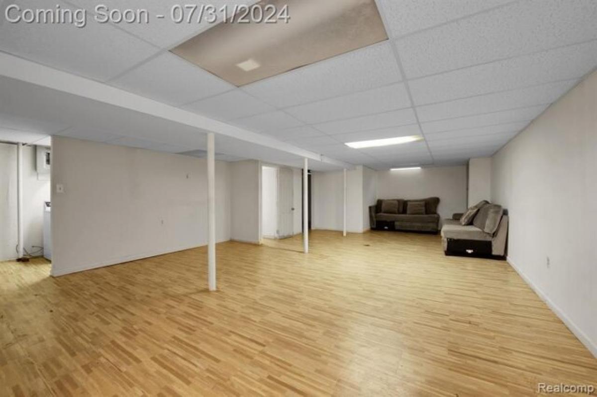 Picture of Home For Sale in Warren, Michigan, United States