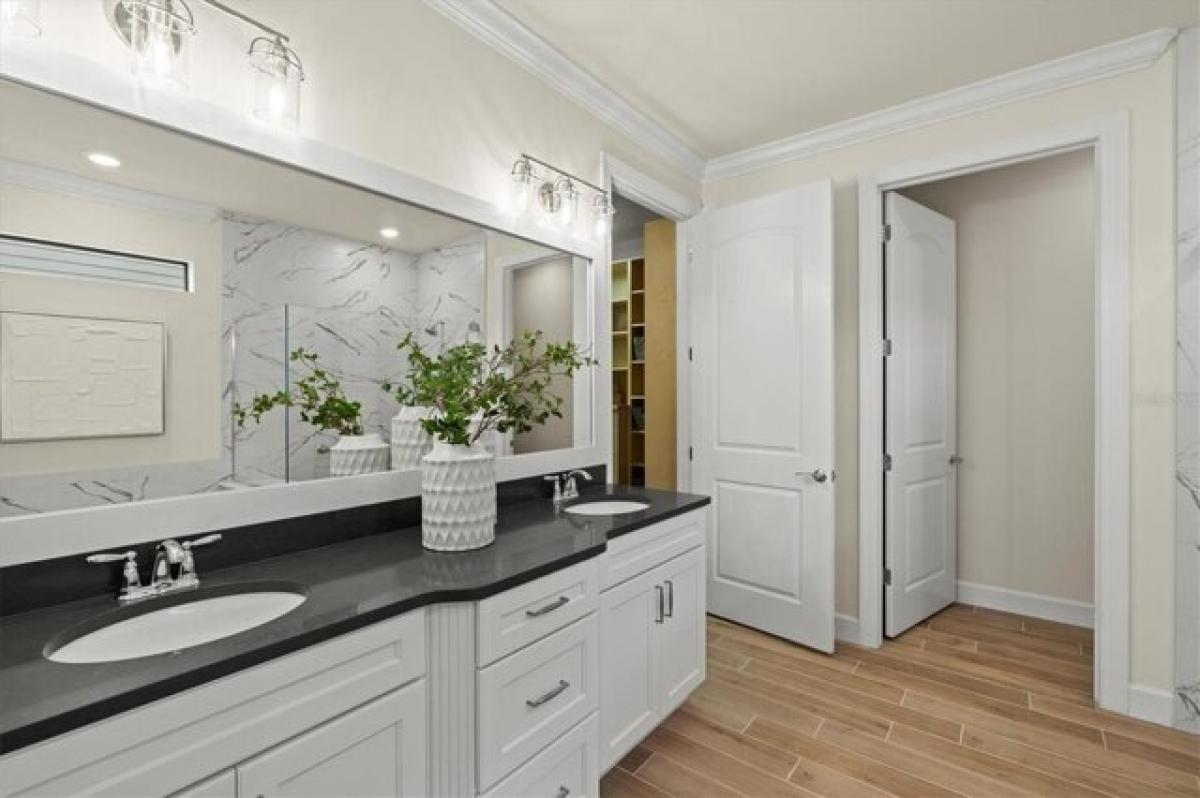 Picture of Home For Sale in Sarasota, Florida, United States