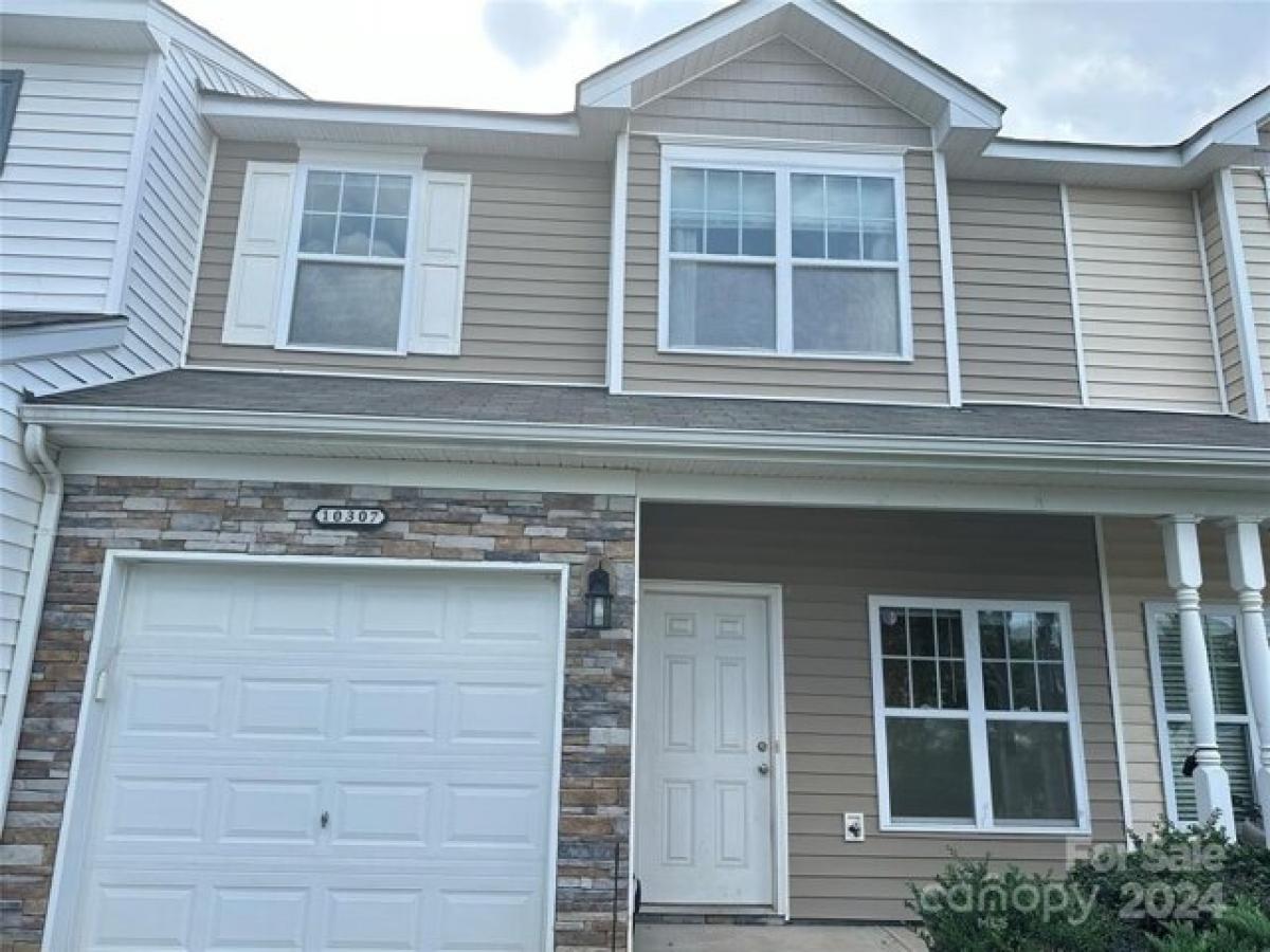 Picture of Home For Sale in Charlotte, North Carolina, United States