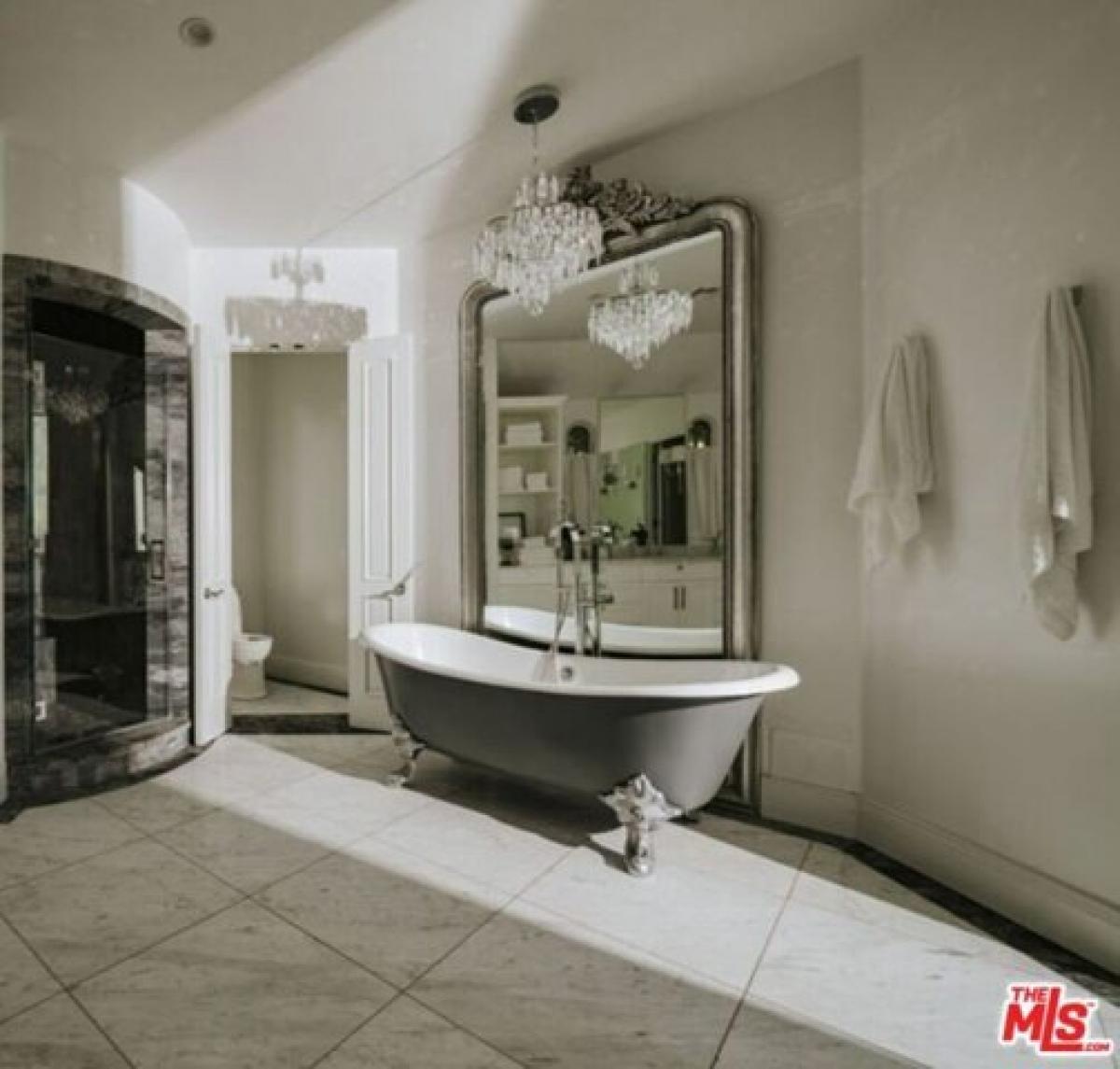 Picture of Home For Sale in Los Angeles, California, United States