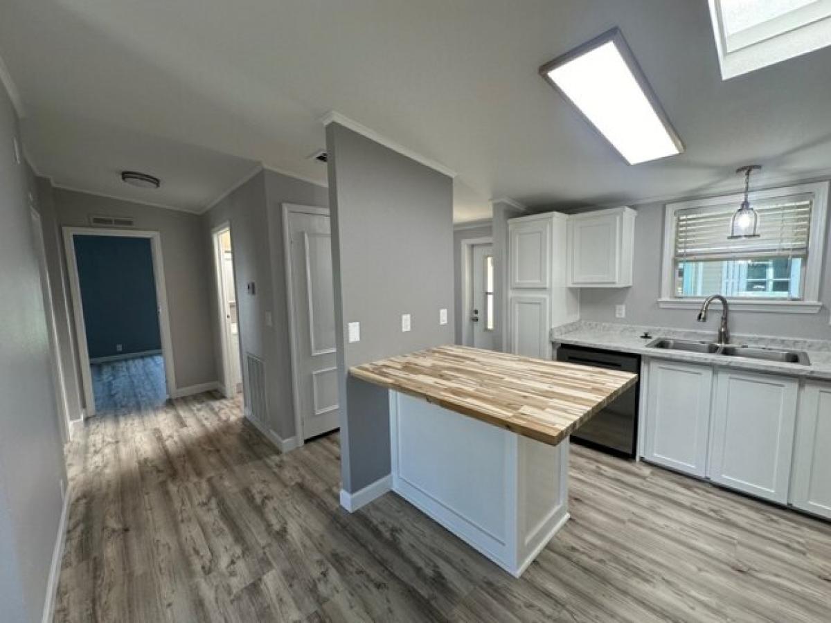 Picture of Home For Sale in Foley, Alabama, United States