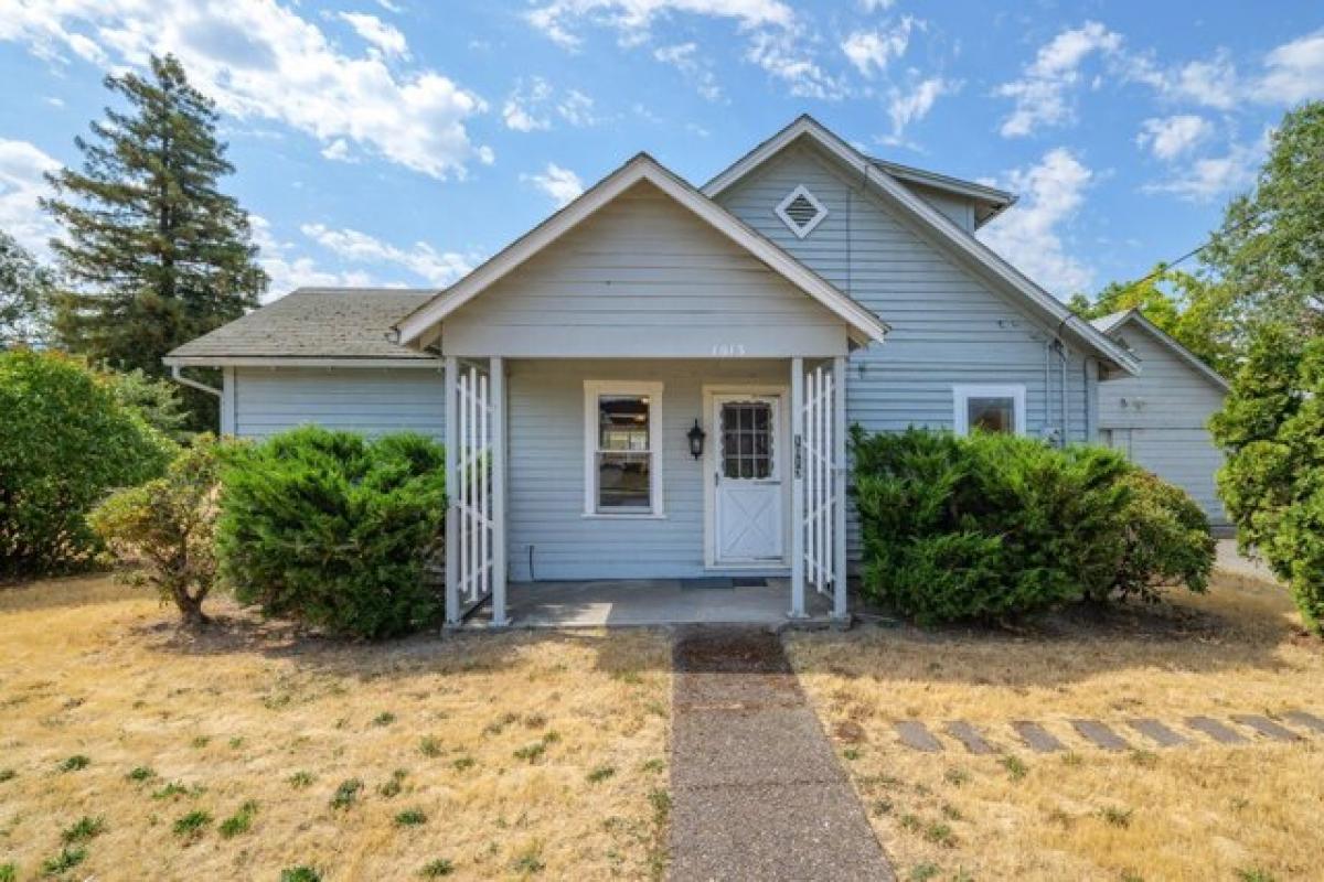 Picture of Home For Sale in Grants Pass, Oregon, United States