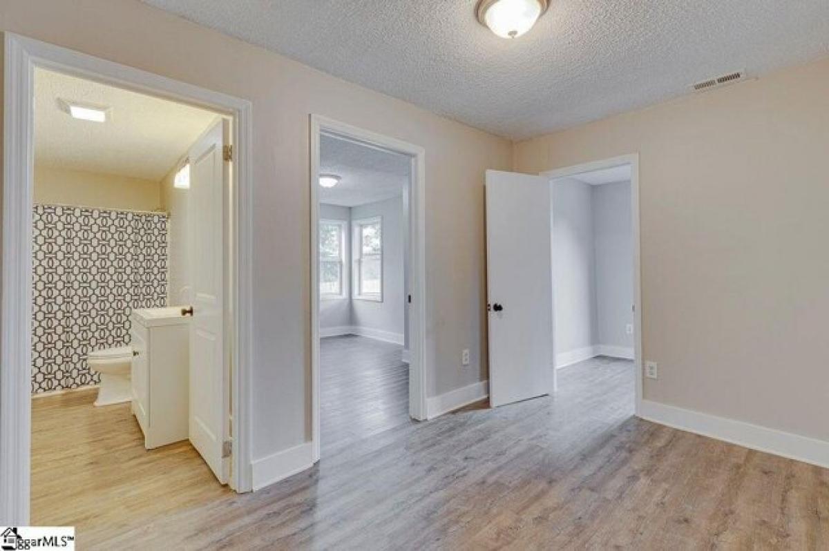 Picture of Home For Sale in Taylors, South Carolina, United States