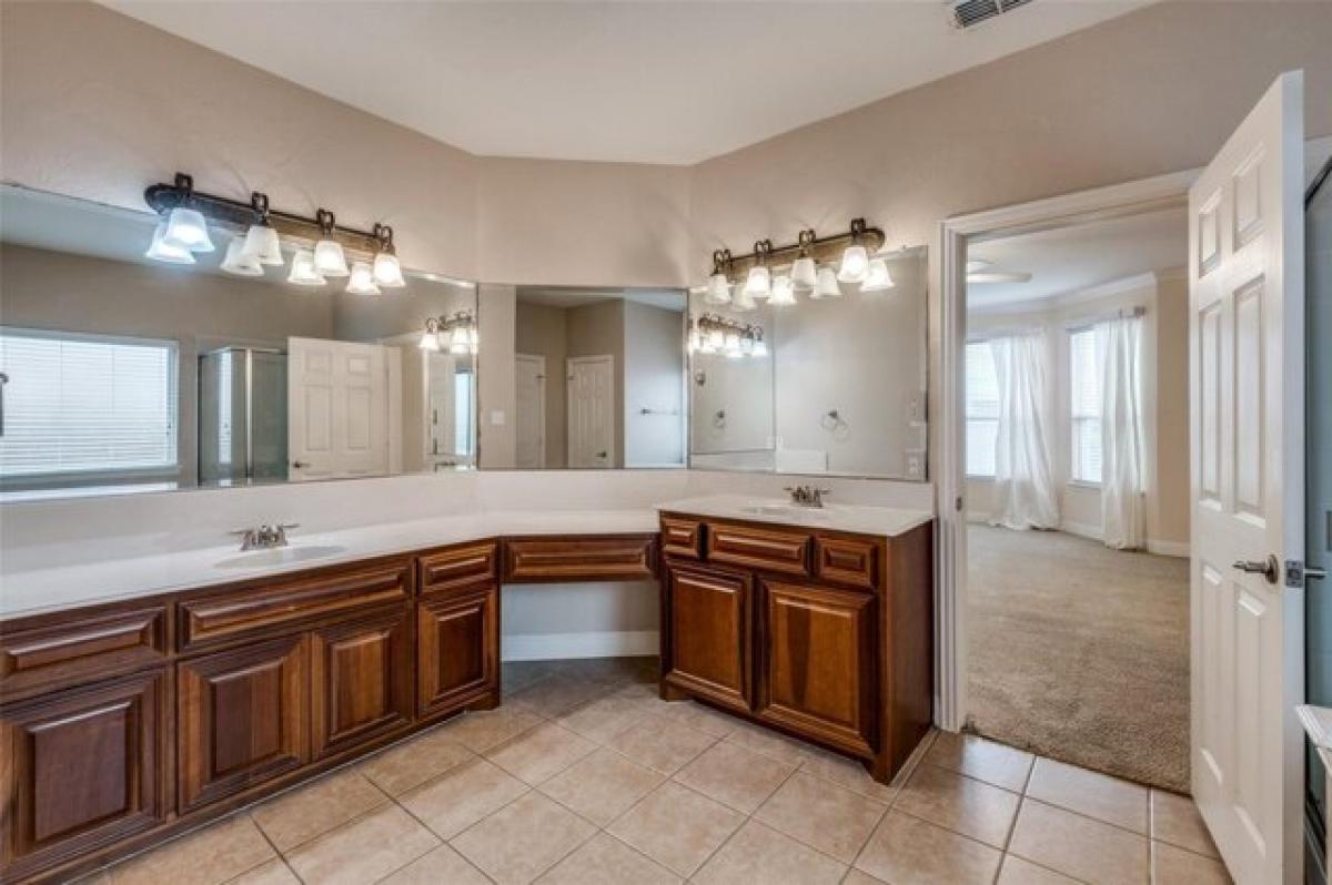 Picture of Home For Sale in Grand Prairie, Texas, United States