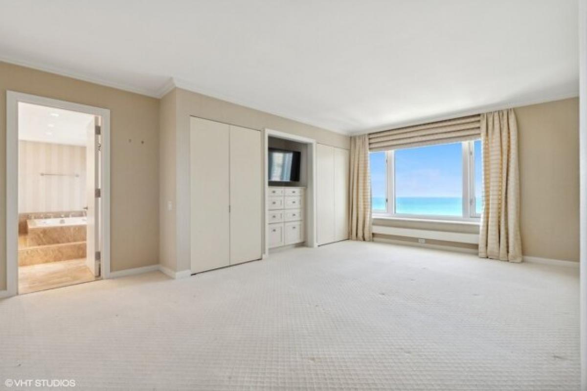 Picture of Home For Sale in Chicago, Illinois, United States