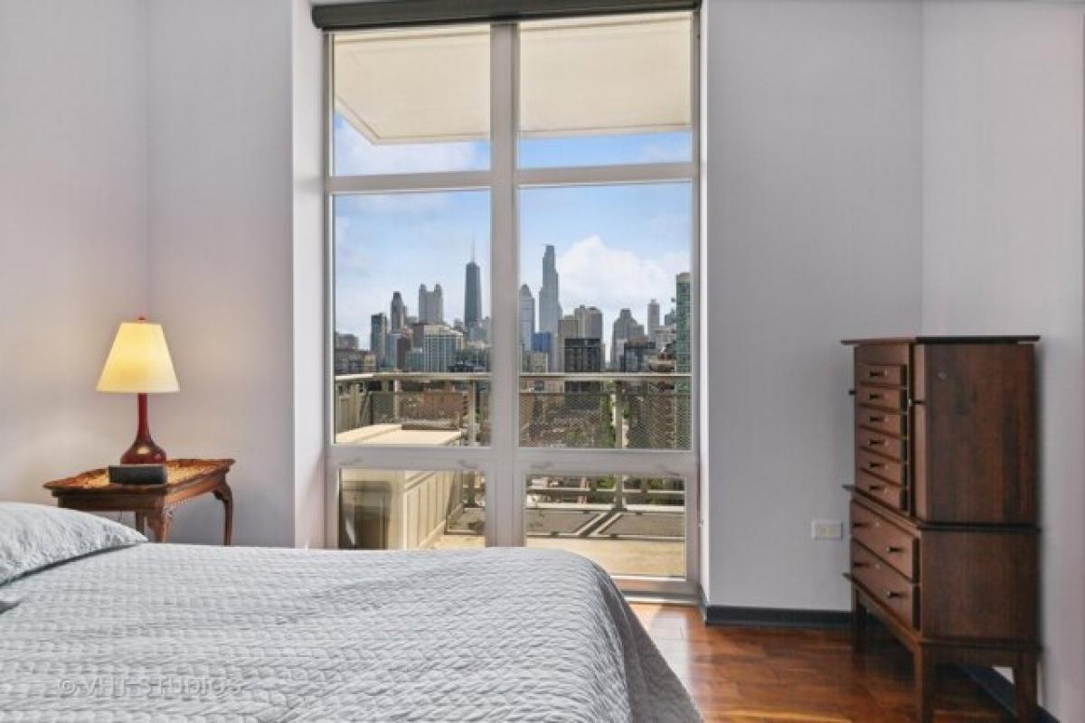 Picture of Home For Sale in Chicago, Illinois, United States