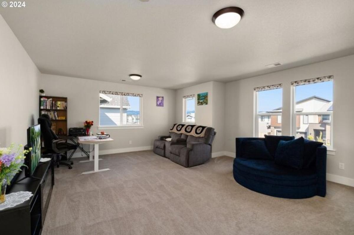 Picture of Home For Sale in Hillsboro, Oregon, United States